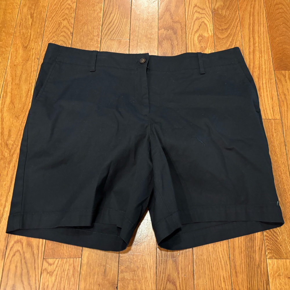 Talbots black relaxed chino Shorts 7” sz 16